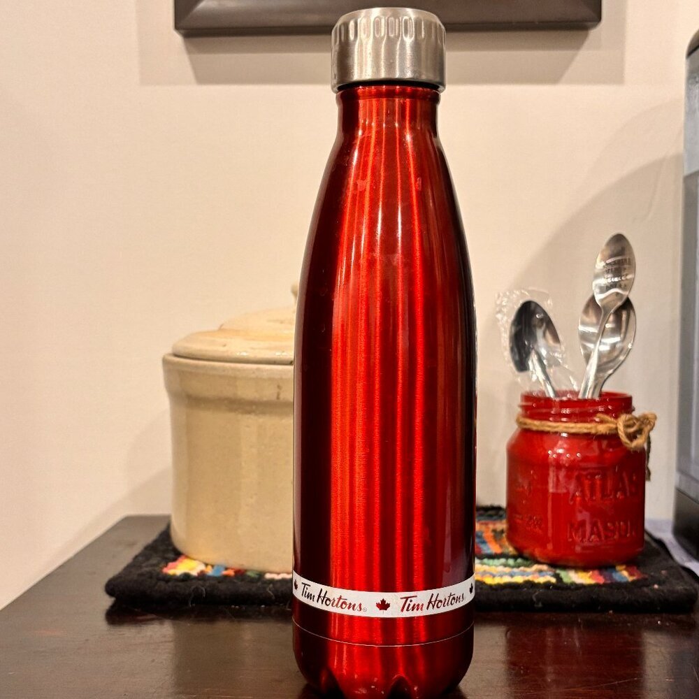 Red Tim Hortons 2017 stainless steel Hot/Cold Liquid Water bottle 500ml/16 oz